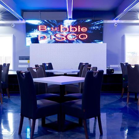 Bubble Hotel Es Rendezvenykoezpont ザラエゲルセグ エクステリア 写真