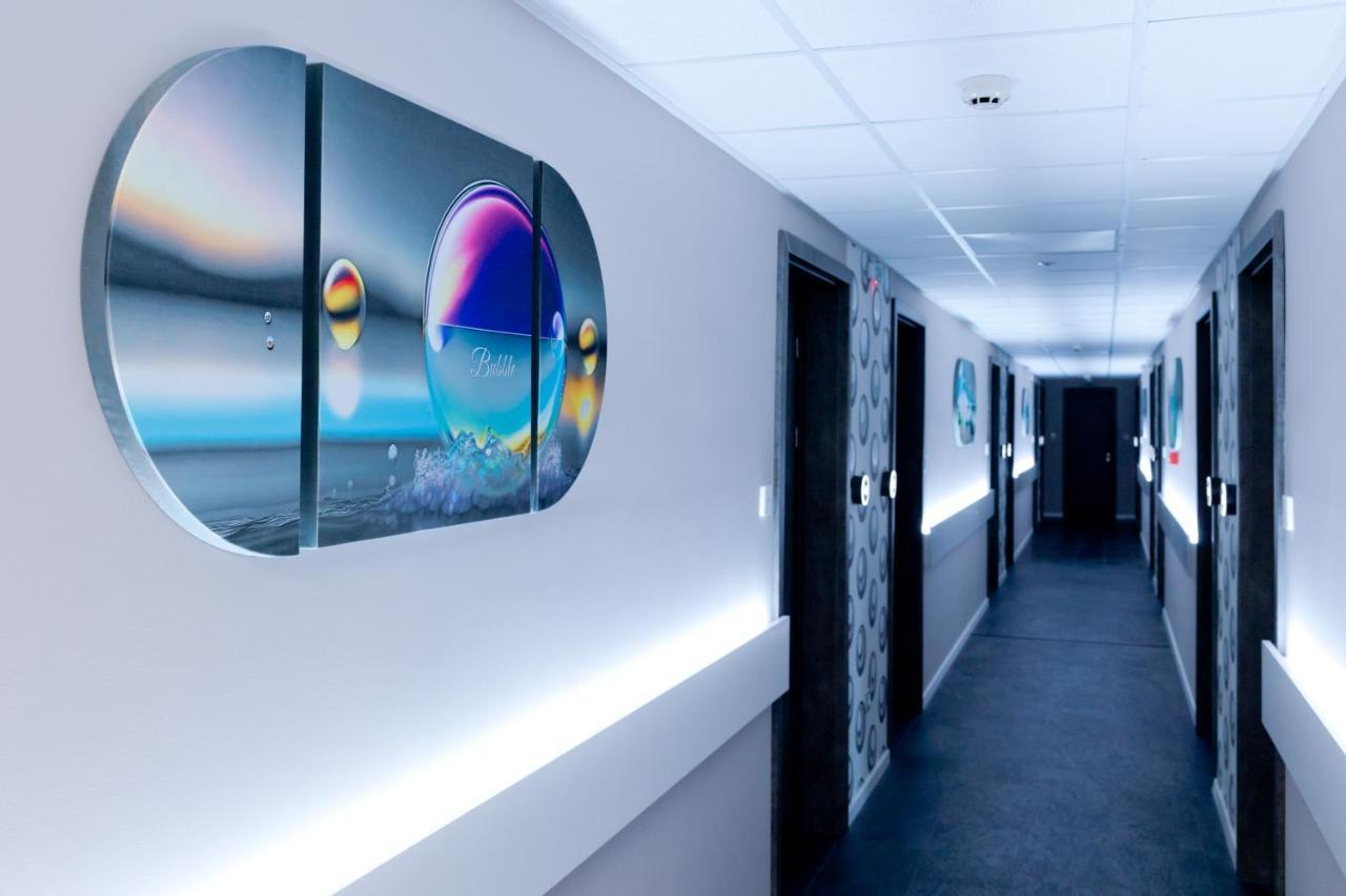 Bubble Hotel Es Rendezvenykoezpont ザラエゲルセグ エクステリア 写真