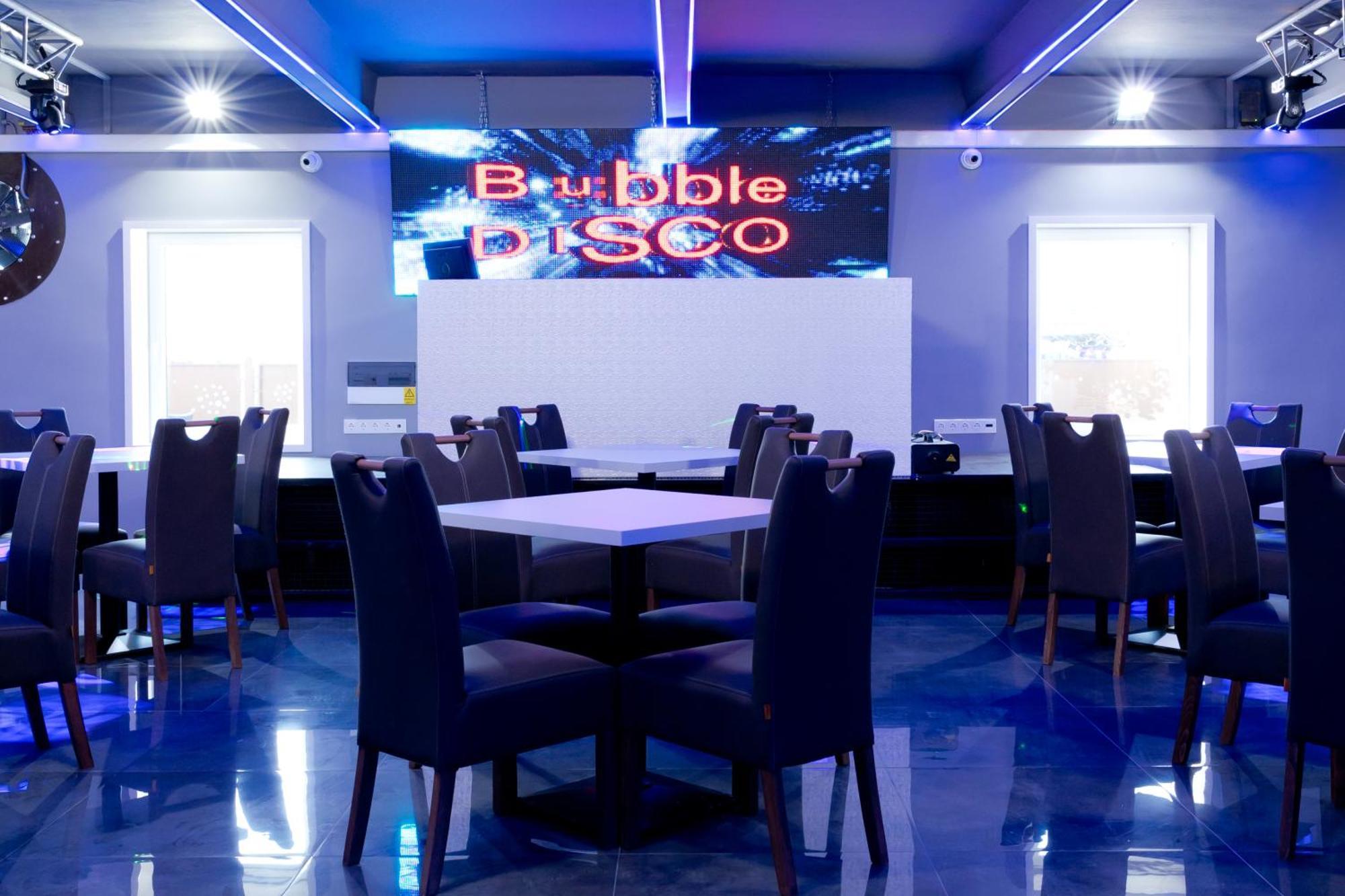 Bubble Hotel Es Rendezvenykoezpont ザラエゲルセグ エクステリア 写真